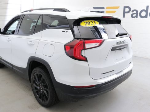 Used 2023 GMC Terrain SLT w/ Elevation Edition image 6