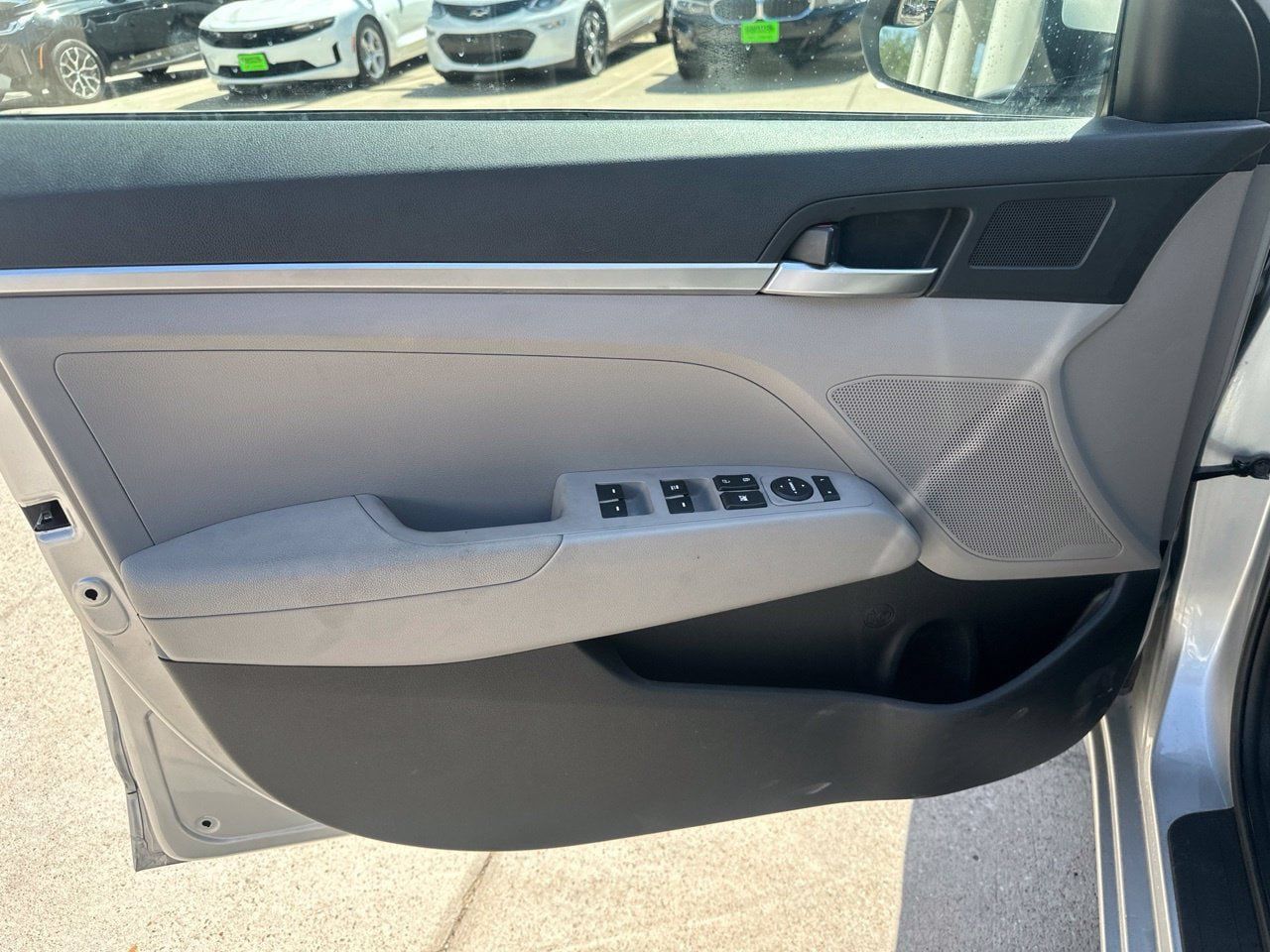 Used 2019 Hyundai Elantra SE FWD image 9