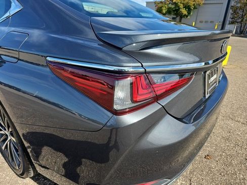 Certified 2025 Lexus ES 300h w/ Premium Package image 35