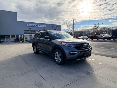 Used 2024 Ford Explorer XLT w/ Equipment Group 202A image 6