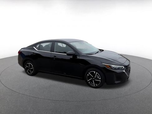 Used 2025 Nissan Sentra SV FWD image 2