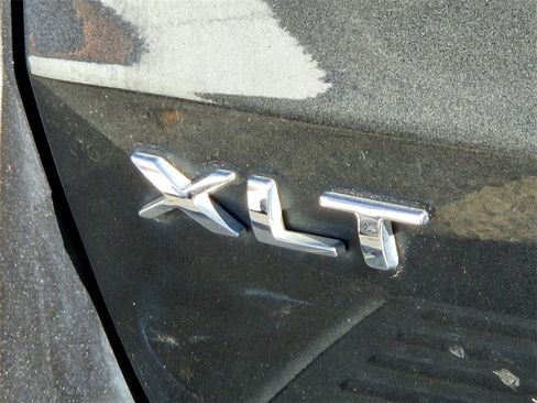 Used 2021 Ford Expedition XLT image 15