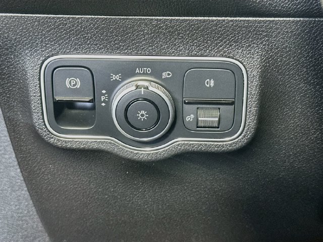 Used 2024 Mercedes-Benz GLB 250 image 13