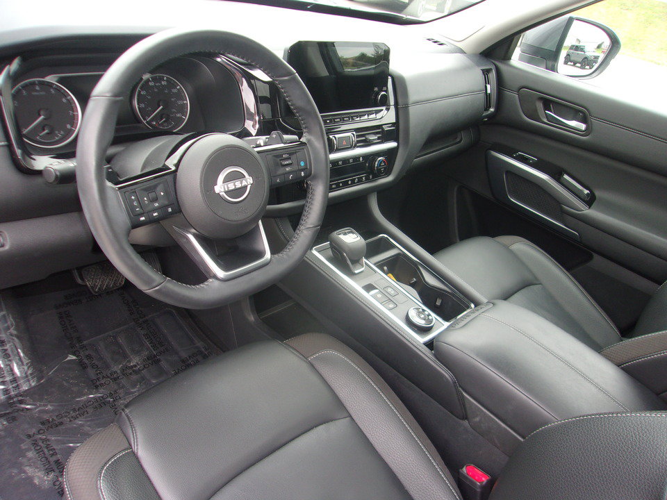 Used 2025 Nissan Pathfinder SL w/ SL Premium Package AWD/4WD image 11