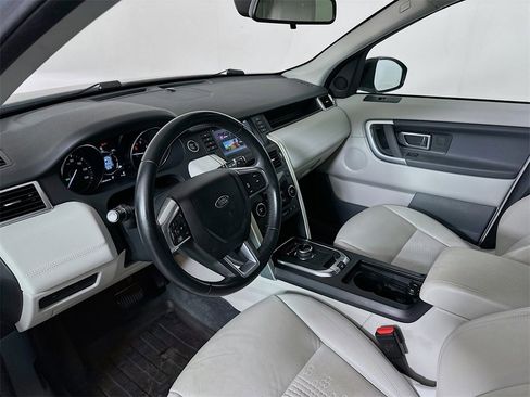 Used 2018 Land Rover Discovery Sport SE image 10