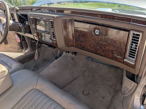 Used 1990 Cadillac Brougham image 79