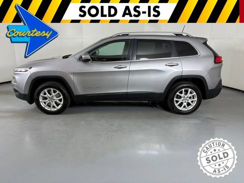 Used 2018 Jeep Cherokee Latitude Plus FWD image 5