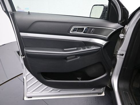 Used 2017 Ford Explorer XLT w/ Equipment Group 202A image 18