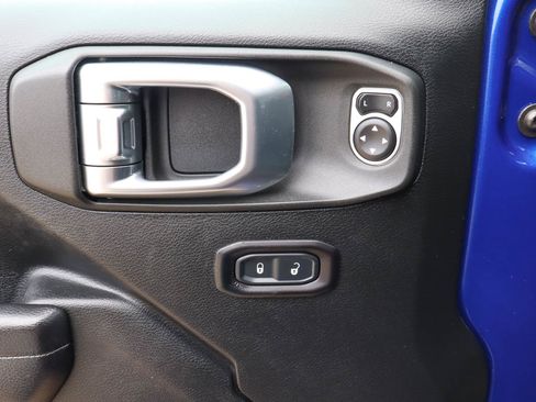 Used 2018 Jeep Wrangler Unlimited Sport S AWD/4WD image 16