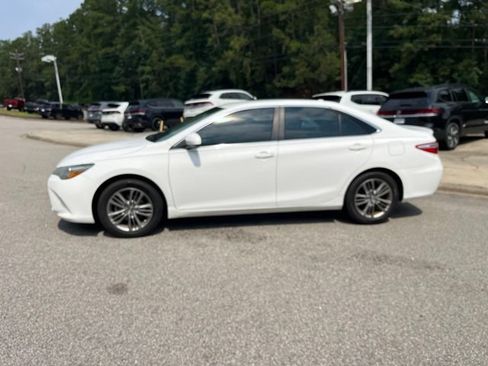 Used 2017 Toyota Camry SE FWD image 34