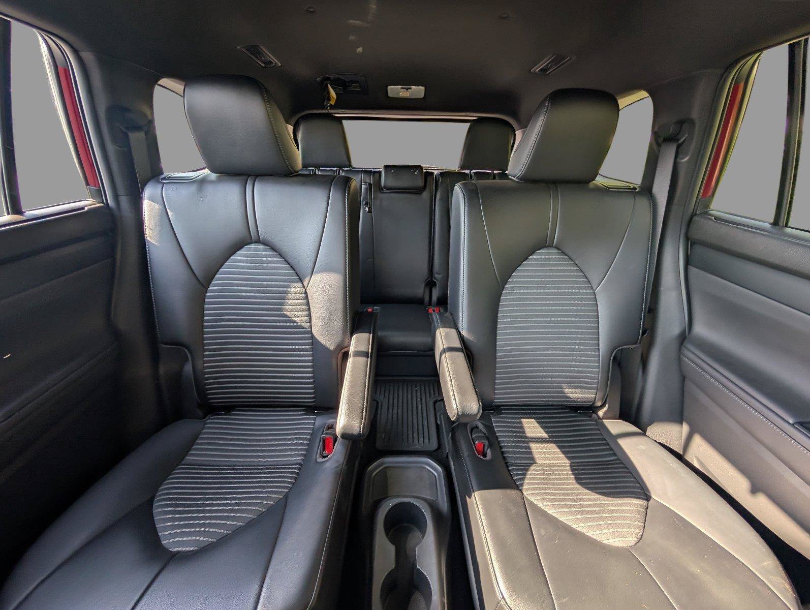 Used 2022 Toyota Highlander XSE FWD image 33