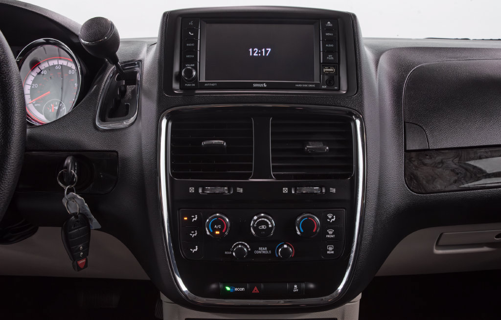 Used 2018 Dodge Grand Caravan SE w/ UConnect Hands-Free Group FWD image 28