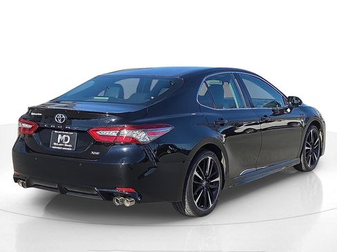 Used 2018 Toyota Camry XSE image 5