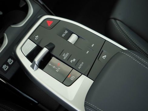 Used 2025 BMW X1 xDrive28i w/ Technology Package image 19