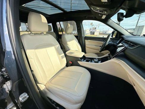 Certified 2023 Jeep Grand Cherokee Limited image 27