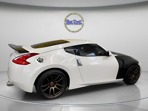 Used 2017 Nissan 370Z Coupe RWD image 5