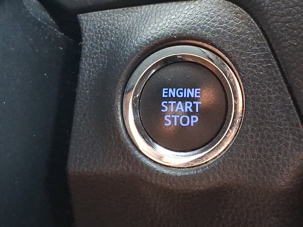 Used 2021 Toyota RAV4 XLE AWD/4WD image 23