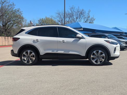 Used 2023 Ford Escape Platinum w/ Premium Technology Package image 2