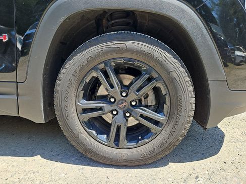 Used 2024 GMC Terrain AT4 AWD/4WD image 9