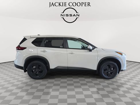 New 2026 Nissan Rogue SV w/ Cold Weather Package FWD image 4