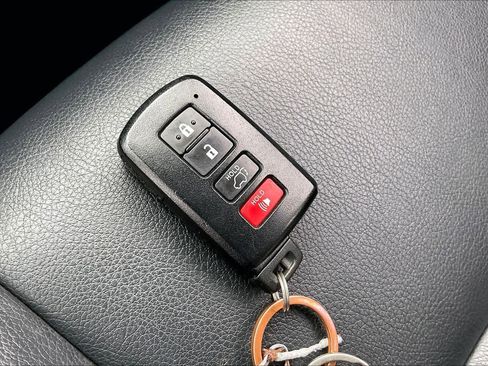 Used 2018 Toyota RAV4 Limited image 14