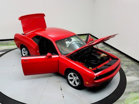 Used 2021 Dodge Challenger SXT RWD image 34