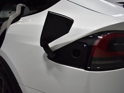 Used 2023 Tesla Model X Plaid image 41