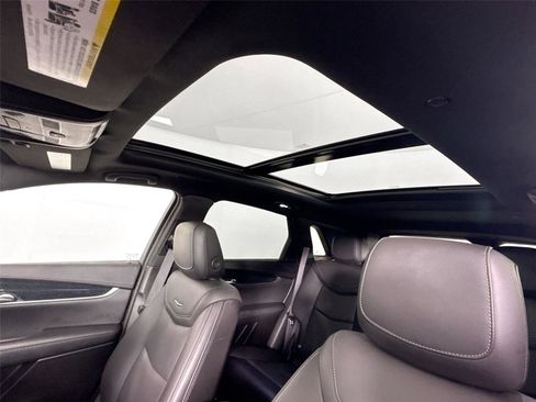 Used 2025 Cadillac XT5 Premium Luxury image 23