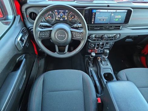 Used 2024 Jeep Wrangler Rubicon image 12