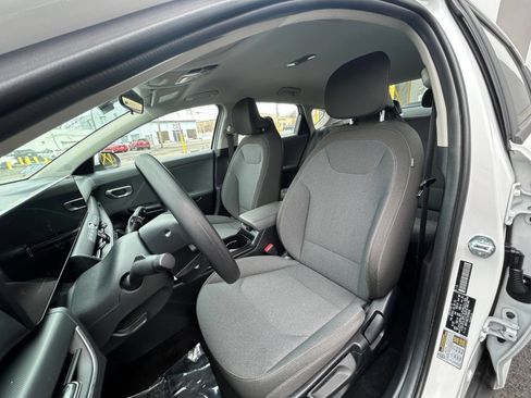 Used 2025 Kia K4 FWD image 32