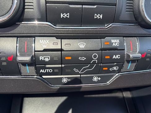 Used 2018 Ford Explorer XLT w/ Equipment Group 202A AWD/4WD image 30