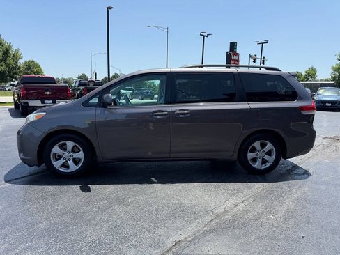 Used 2011 Toyota Sienna LE w/ Towing Pkg FWD image 4
