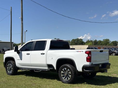 Used 2023 Chevrolet Silverado 2500 Custom w/ Custom Value Package AWD/4WD image 4