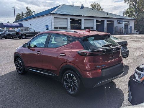 Used 2023 Chevrolet Bolt EUV Premier FWD image 4