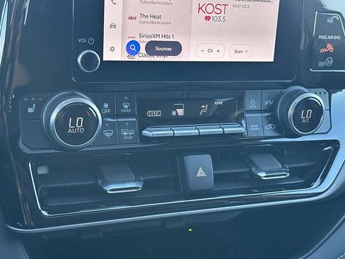 Certified 2024 Toyota Highlander XLE image 20