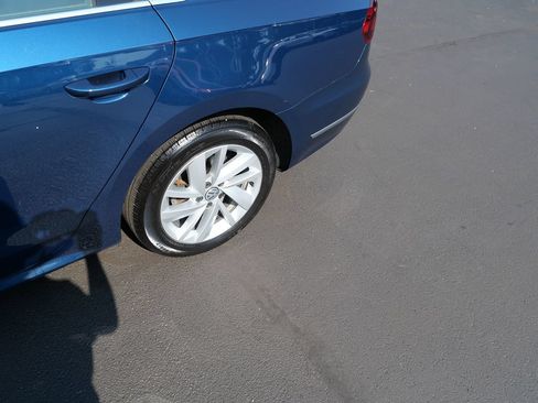 Used 2018 Volkswagen Passat 2.0T SE w/ SE Lighting Package FWD image 34