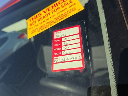 Certified 2023 Kia Soul LX FWD image 9