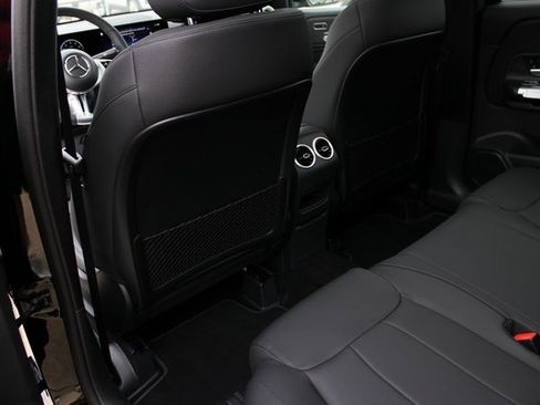 New 2025 Mercedes-Benz GLB 250 4MATIC image 34