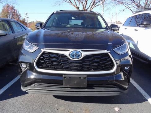 Used 2023 Toyota Highlander Bronze Edition image 2