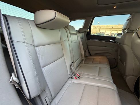 Used 2019 Jeep Grand Cherokee Overland AWD/4WD image 18