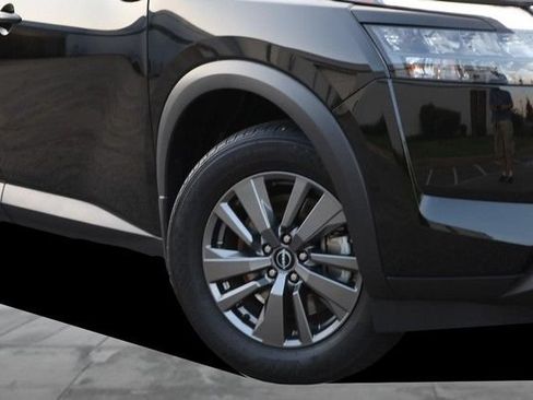 Certified 2025 Nissan Pathfinder SV w/ SV Premium Package AWD/4WD image 3