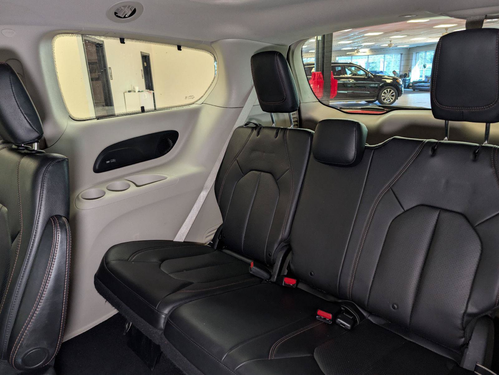 Used 2019 Chrysler Pacifica Touring-L Plus w/ Advanced Safetytec Group FWD image 38