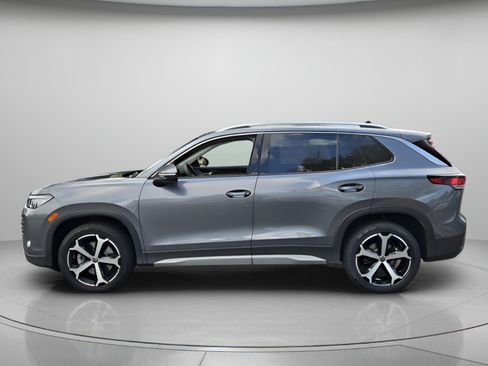 Certified 2025 Volkswagen Tiguan SE AWD/4WD image 2