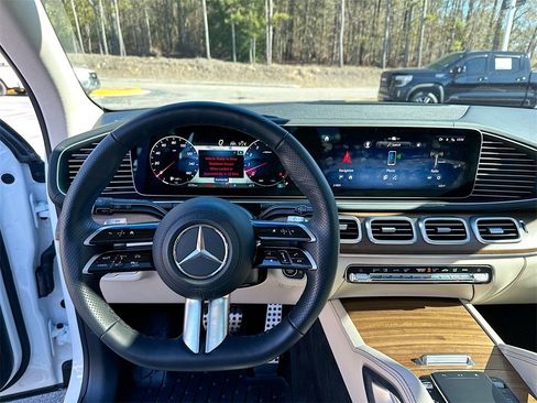 Used 2025 Mercedes-Benz GLS 450 4MATIC image 19