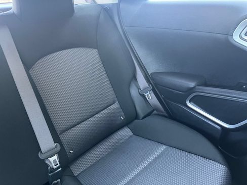 Used 2025 Kia Soul LX w/ LX Technology Package FWD image 41
