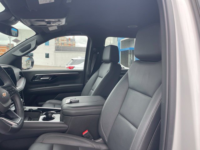 Used 2025 Chevrolet Suburban LT w/ Comfort Package AWD/4WD image 15