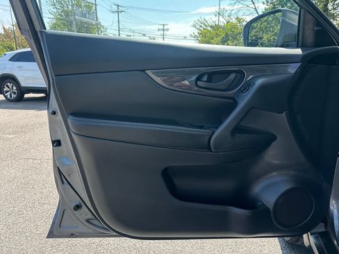 Used 2019 Nissan Rogue S AWD/4WD image 10