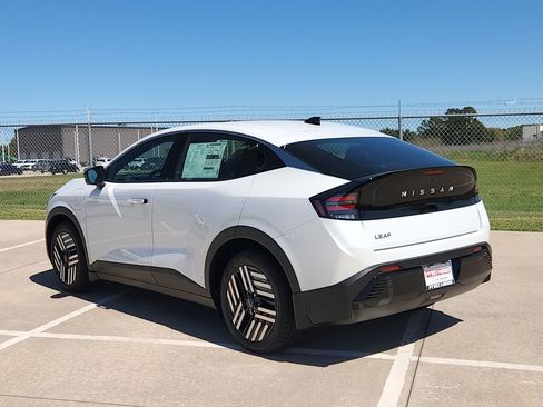 New 2026 Nissan Leaf SV+ w/ Floor Mat Package (SV+) FWD image 4