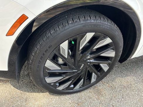 Used 2025 Lincoln Nautilus Reserve w/ Jet Appearance Package image 11