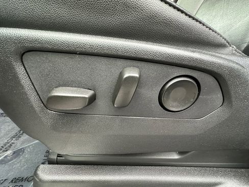 Used 2024 Chevrolet Suburban LT image 10